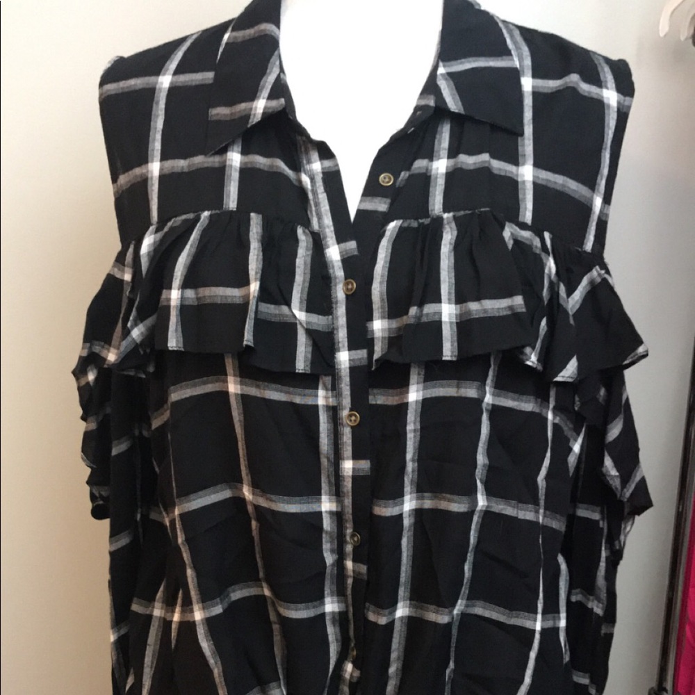 Blank and white plaid top